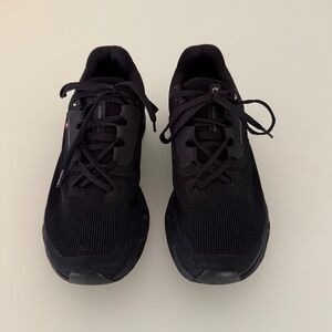 On Cloud Women’s Black Size 9